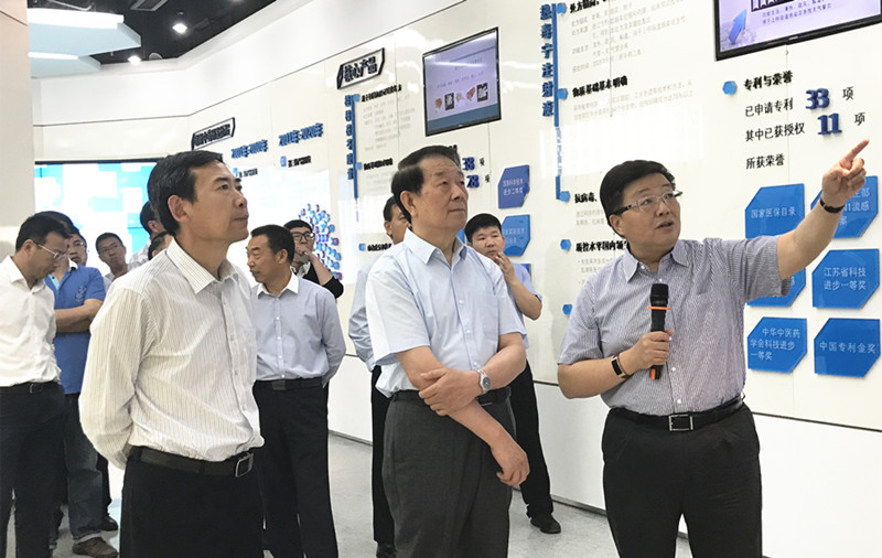 江苏发展大会连云港籍嘉宾莅临xk体育官网药业参观考察