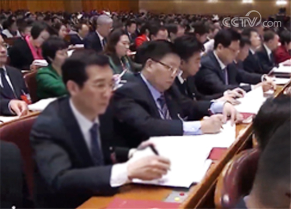 紧跟时代步伐 倾听两会声音——xk体育官网药业组织收看第十三届全国人民代表大会开幕式