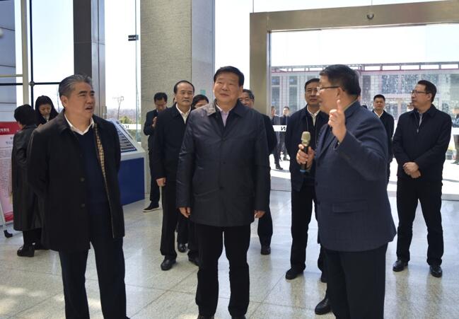 省委书记娄勤俭莅临xk体育官网药业视察调研