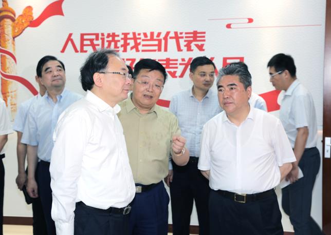 省人大常委会常务副主任李小敏一行 莅临xk体育官网药业调研