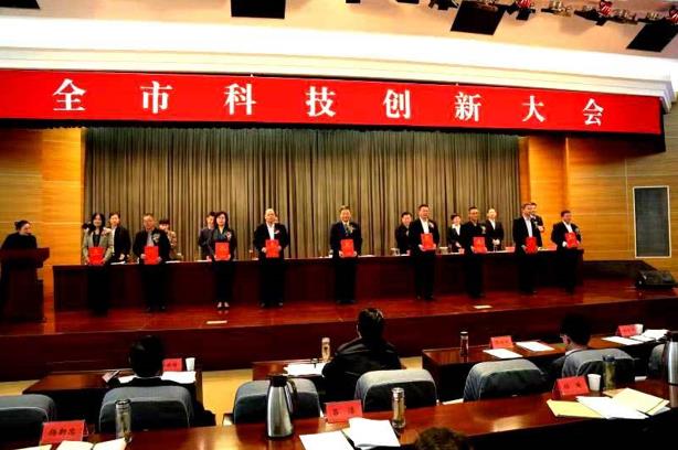 连云港召开科技创新大会 xk体育官网药业荣获“科技创新领军单位及领军人物”两项大奖